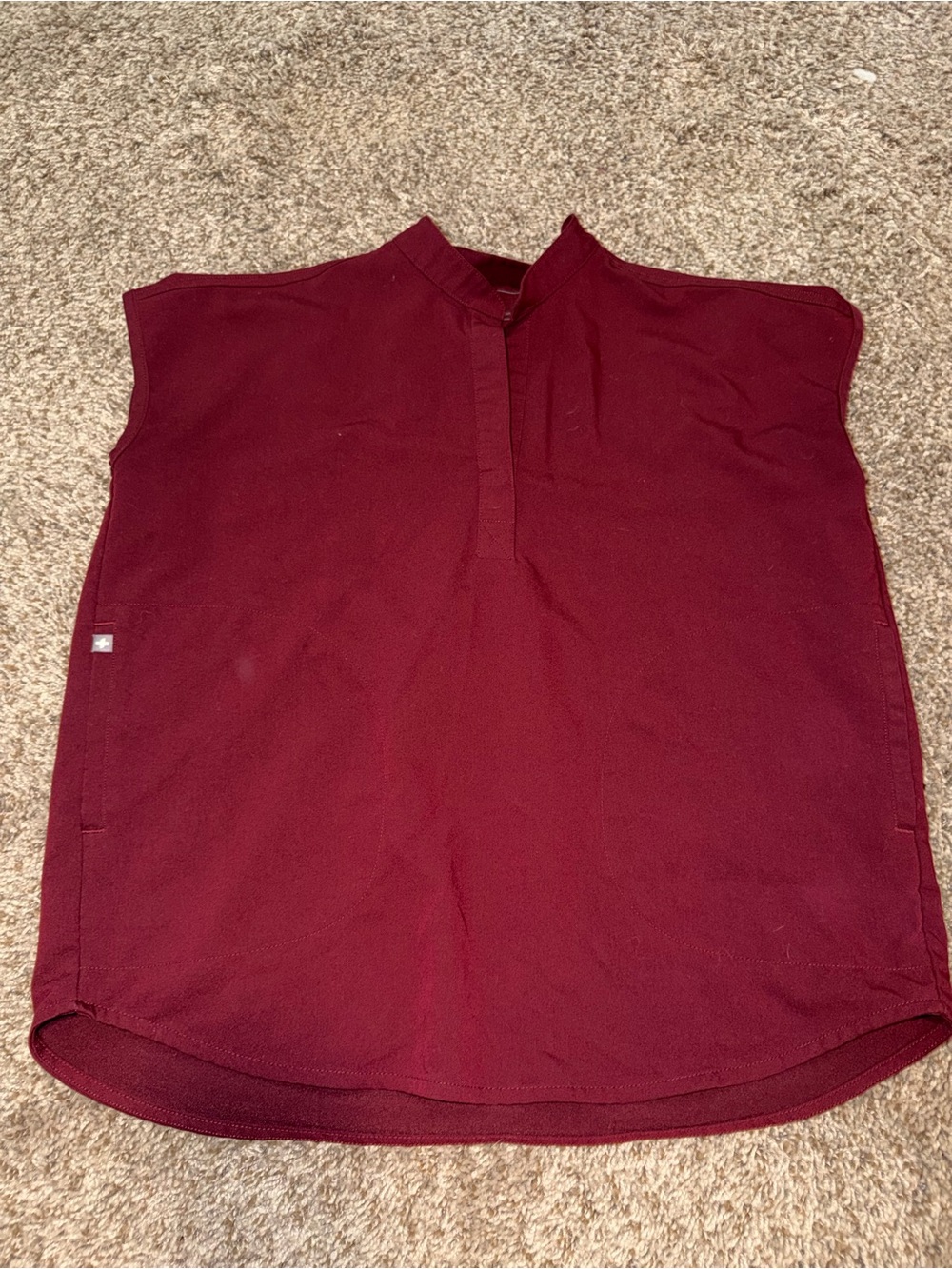 Figs women’s Rafael’s scrub top in maroon xs